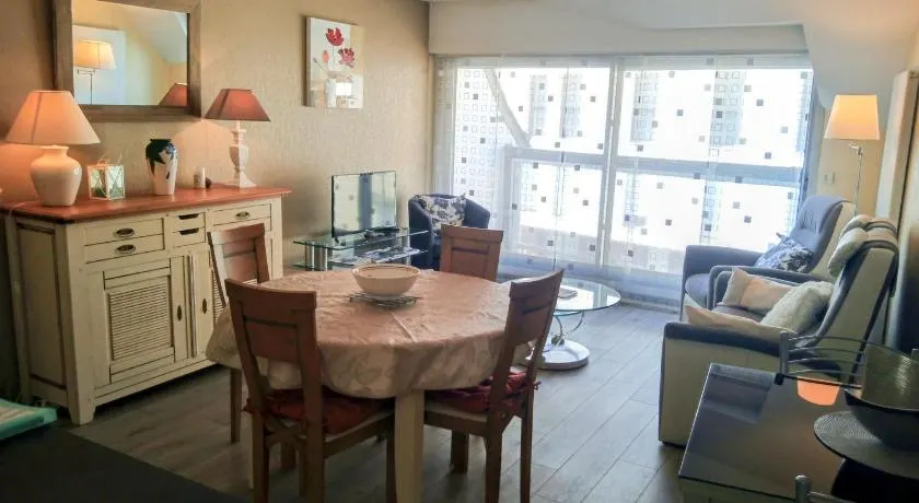 L'incontournable, centre ville parking taille moyenne, wifi, linge de maison fourni, ménage non inclus - Image 1
