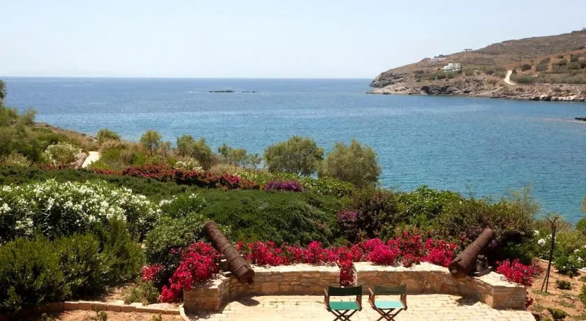 Beachfront Majestic Villa - Image 1