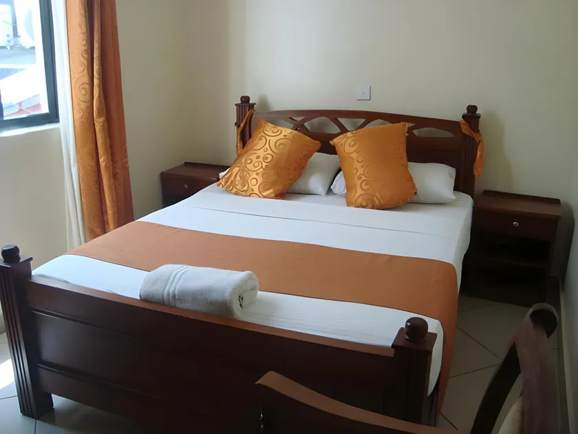 Regency Park Hotel - Image 1
