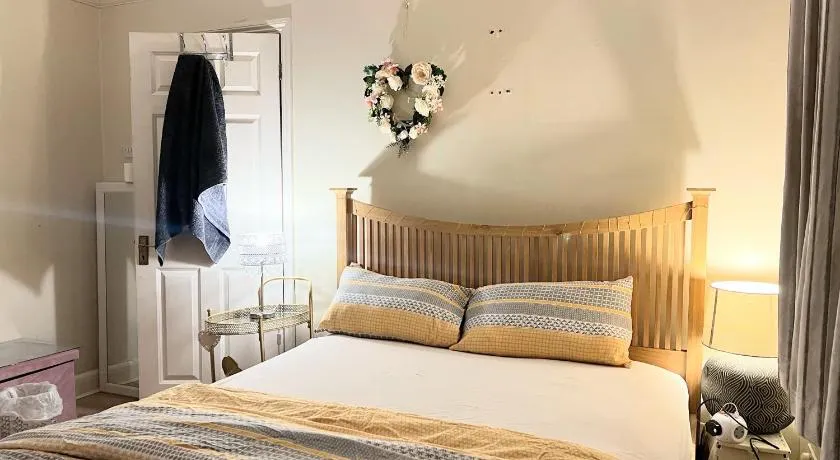 Spacious room in House - Image 1