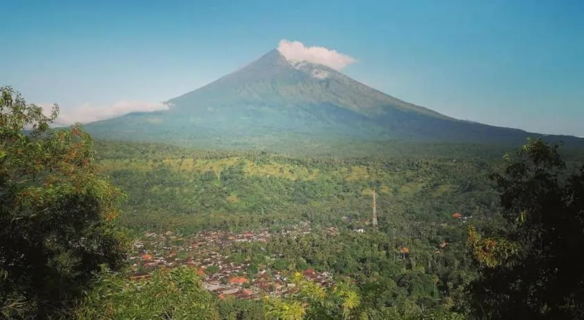 Amed Stop Inn Homestay, Rooftop Restaurant and Bar - Image 1