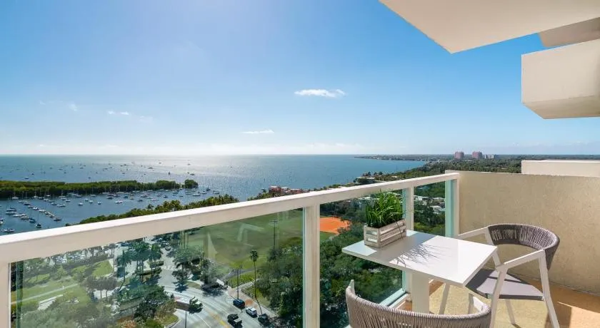 Ocean View Balcony steps from Restaurants, Peacock Park & Marina - Image 1