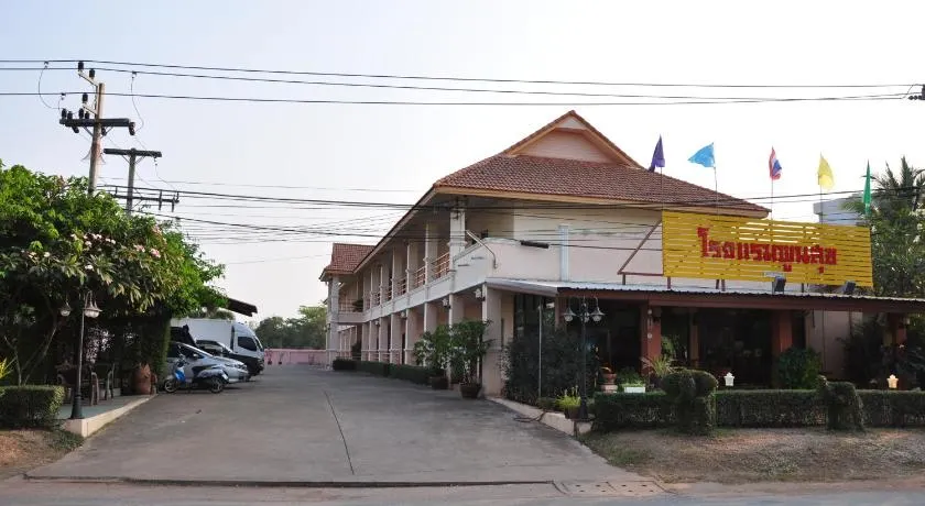 Poon Suk Hotel Kabin Buri - Image 1