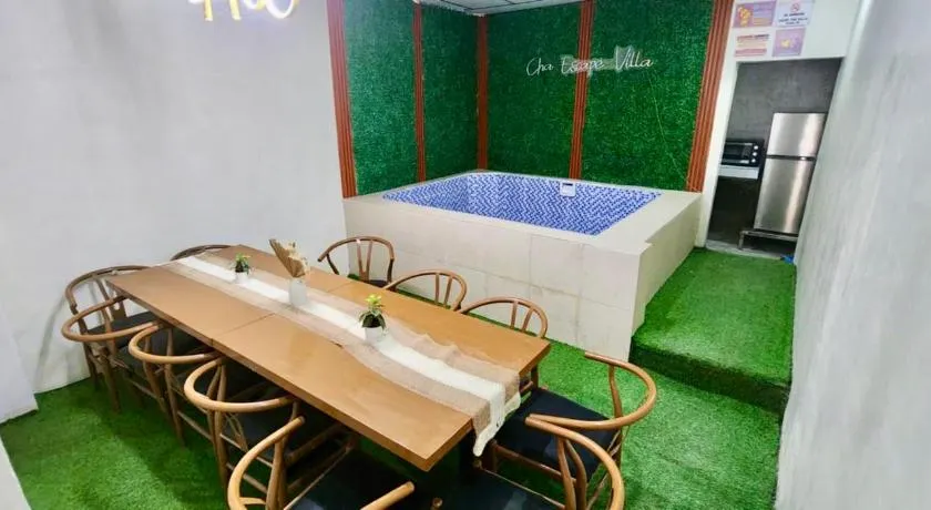 Cozy Villa with Dipping Pool - Image 1
