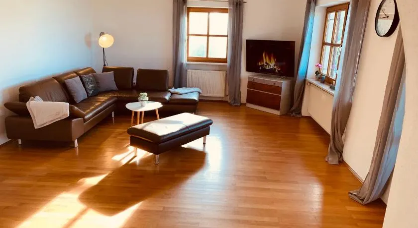 Adlerhorst 4 Schlafzimmer Blick in die Alpen Parkplatz - Image 1
