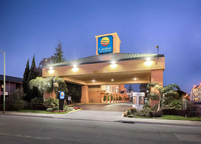 Comfort Inn And Suites - Image 1