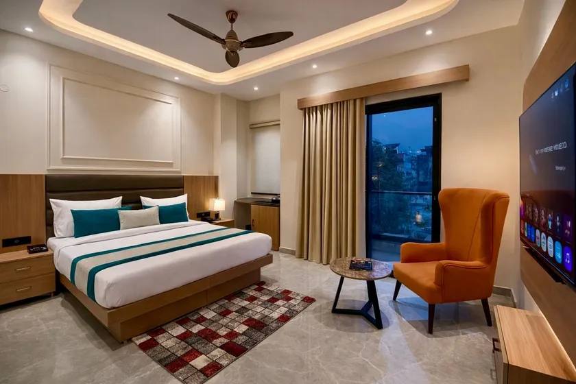 The Embassy Inn - Near Indoor Stadium & Sector 11 - Image 1