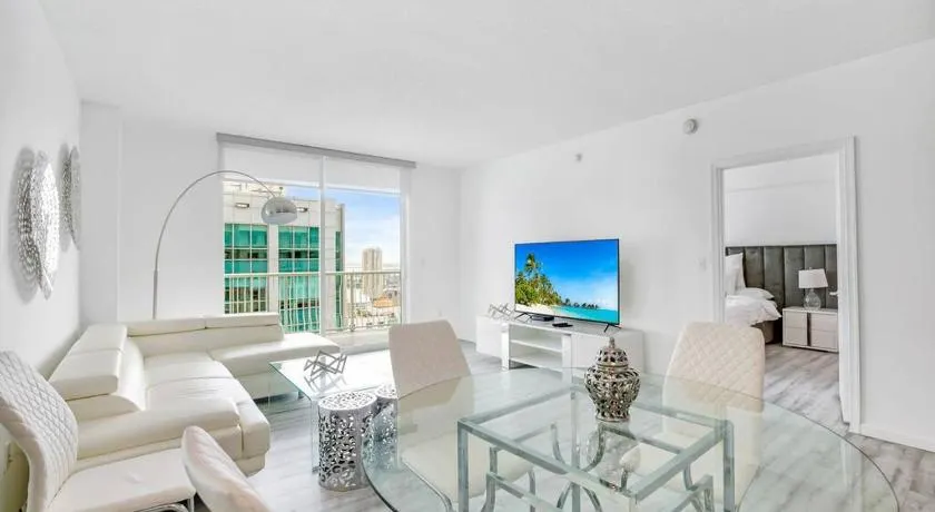 Amazing Penthouse In beautiful Brickell 42 floor!! Free Garage Parking - Image 1