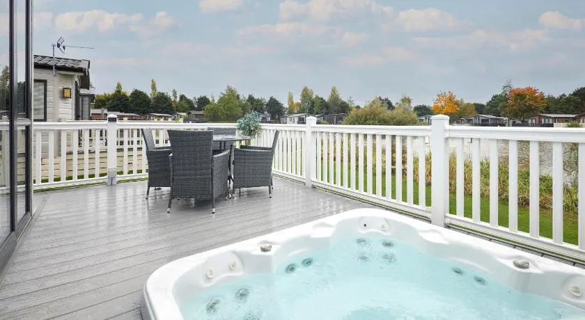 Lakeview Winter Lodge with Hot Tub - Image 1