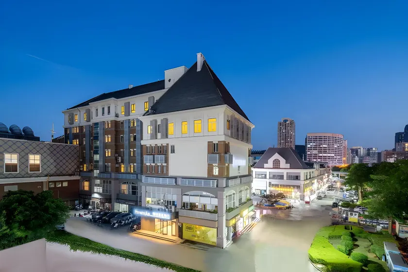 Home Inn Plus Xiamen Railway Station Lianban Mingfa Plaza - Image 1