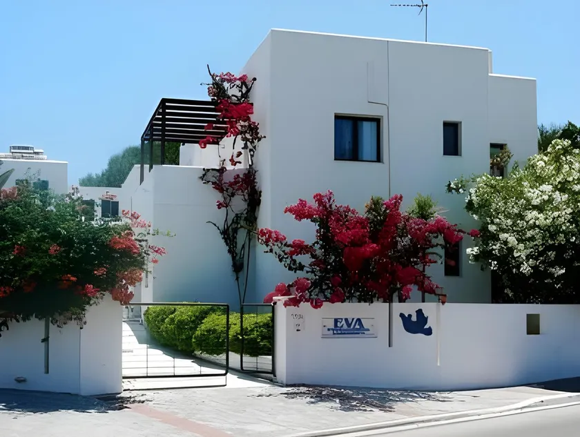 Eva Suites & Apartments - Image 1