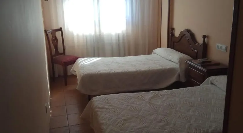 Hostal Restaurante Raton - Image 1
