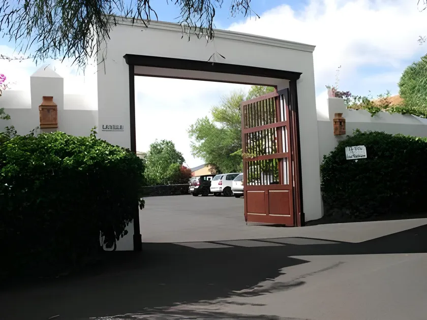 La Villa - Image 1