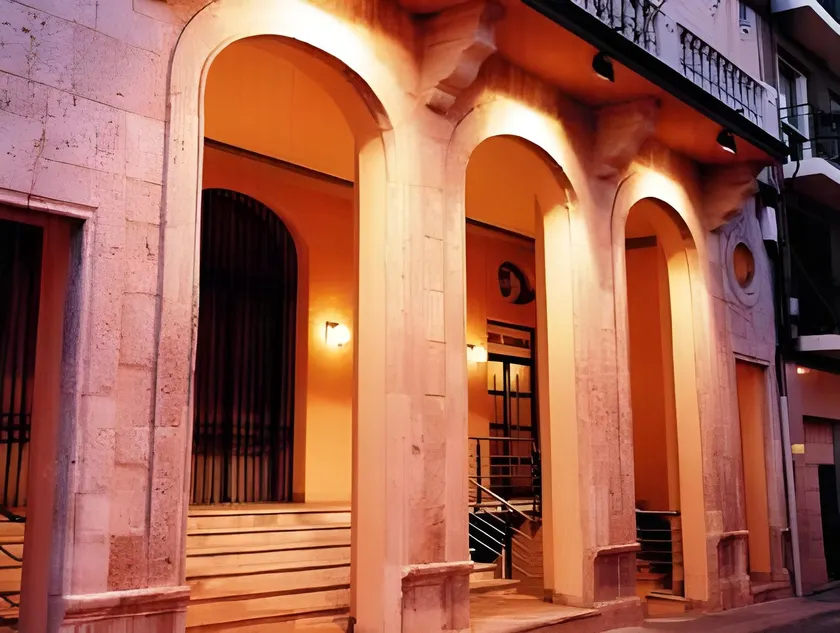 Hotel Central - Image 1