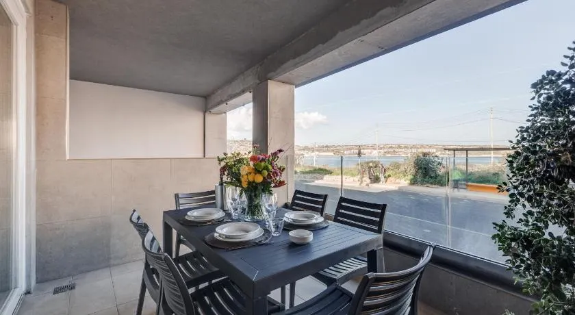 9TEN11 Apartments Seaview - Image 1