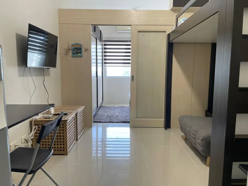 One-BR Unit w/ Balcony (Penthouse Floor) - Image 1