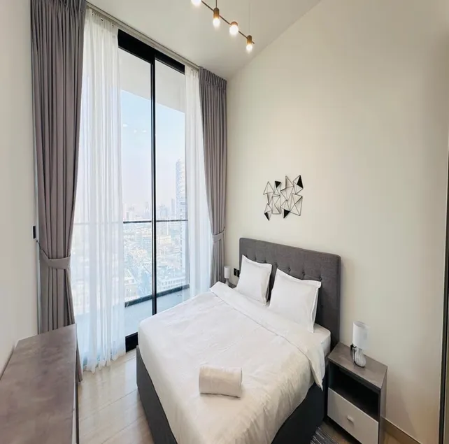 OYO HOME 1386 Premium One Bedroom Apartments - Image 1