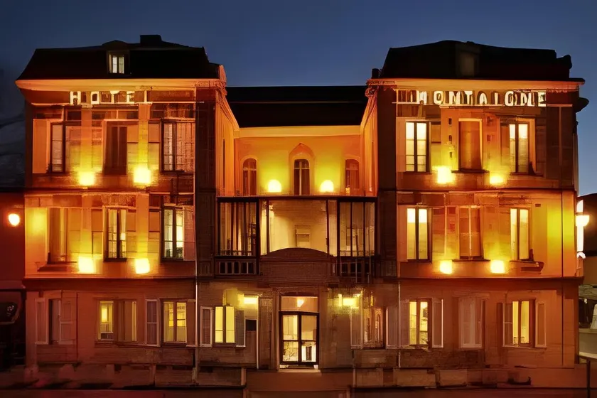 Hôtel Montaigne - Image 1