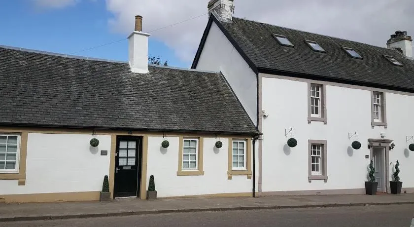 Thornhill Lodge, Historic 4 Bed, 4 Ensuite - Image 1