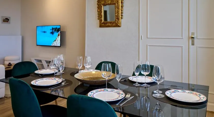 Appartement Montagnon - Les Suites du Palais - Classé 4 étoiles, parking privé, vue cathédrale, 3 chambres - Image 1