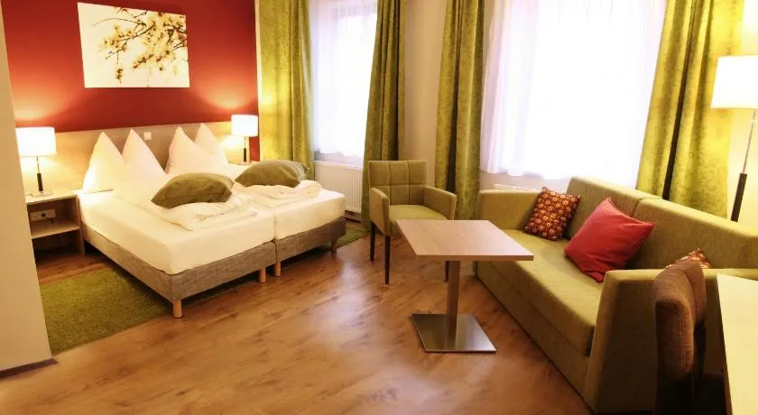 Gasthof Schmölz mit Übernachtung im Hotelzimmer - Image 1