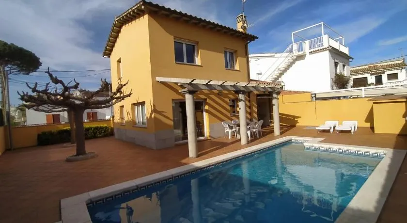 Magnolia l'Escala 2, casa con piscina y barbacoa a 100m de la playa - Image 1