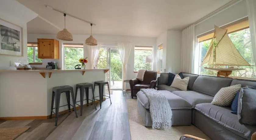 Beach Bungalow 4 - Image 1