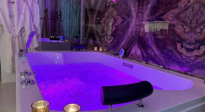 Tout pour Rêver - Love Room - Jacuzzi - Image 1