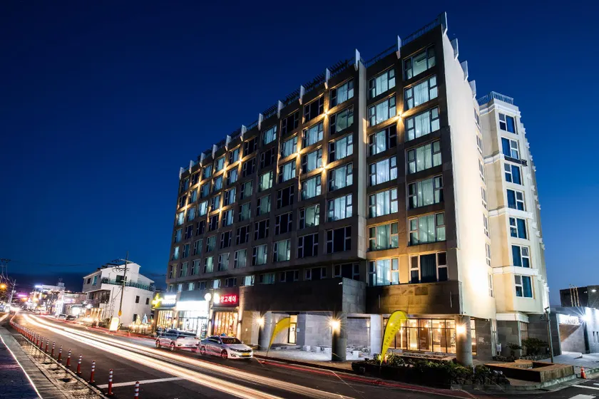 Ebenezer Hotel - Image 1