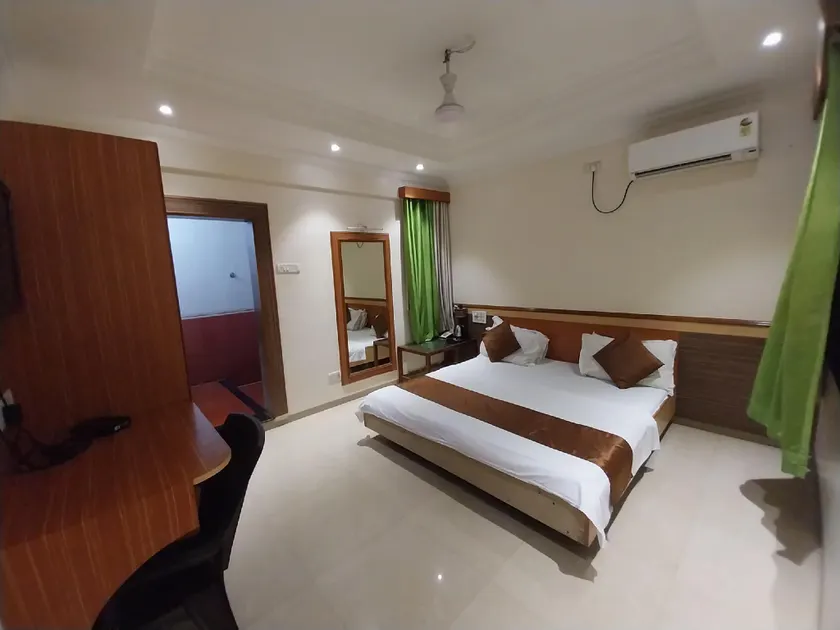 Hotel Om Park - Image 1