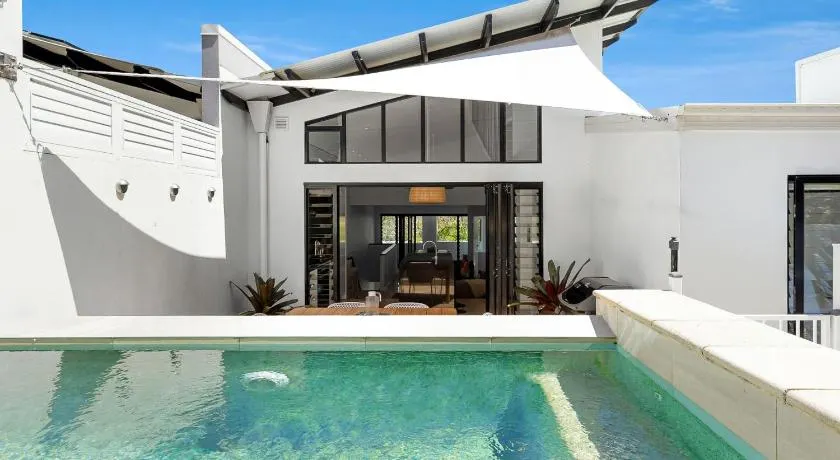 2 Luna Noosa - Spacious Retreat in Elevated Location - Image 1