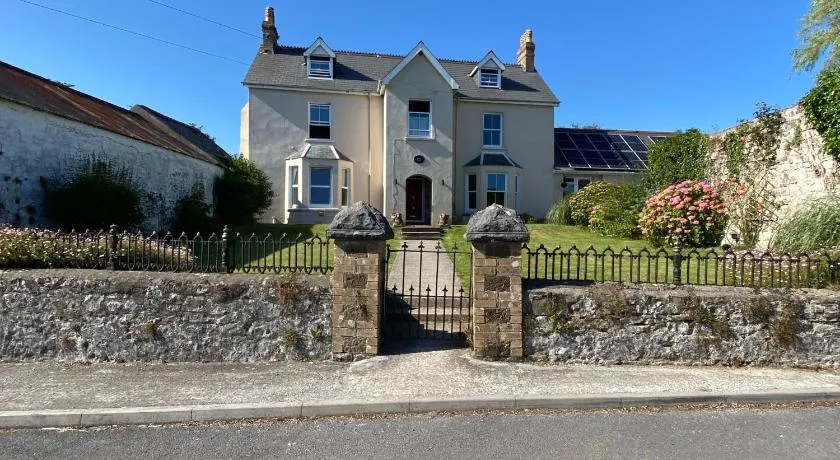 East Llanteg Guest House - Image 1
