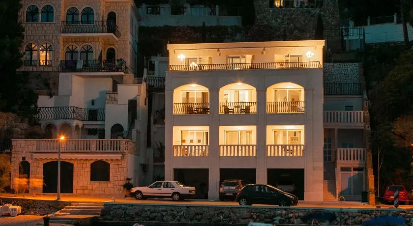 Apartment by the sea - Image 1