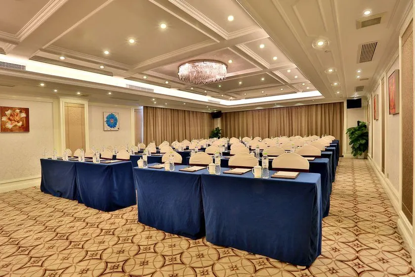 Zhong'an Huana Holiday Hotel - Image 1