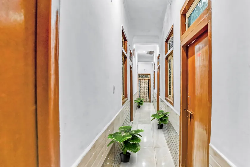Hotel O Platinum Guest House - Image 1