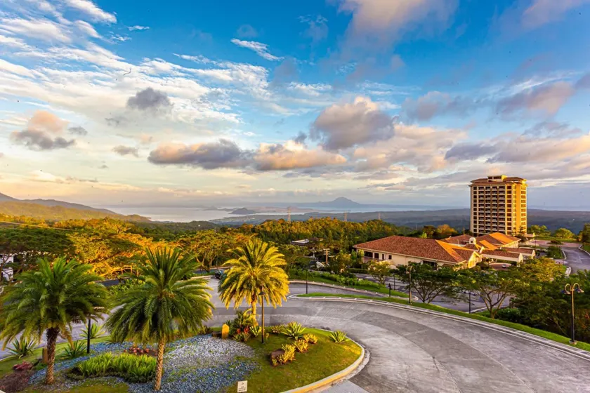 Splendido Tagaytay Hotel and Country Club - Image 1