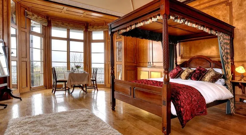 Bay Villa - Image 1