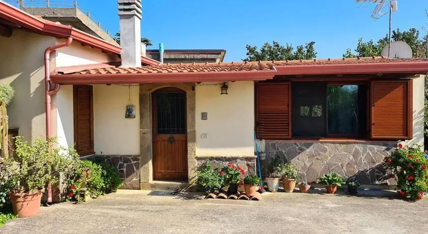Chalet indipendente con parcheggio privato servizio palestra - Image 1