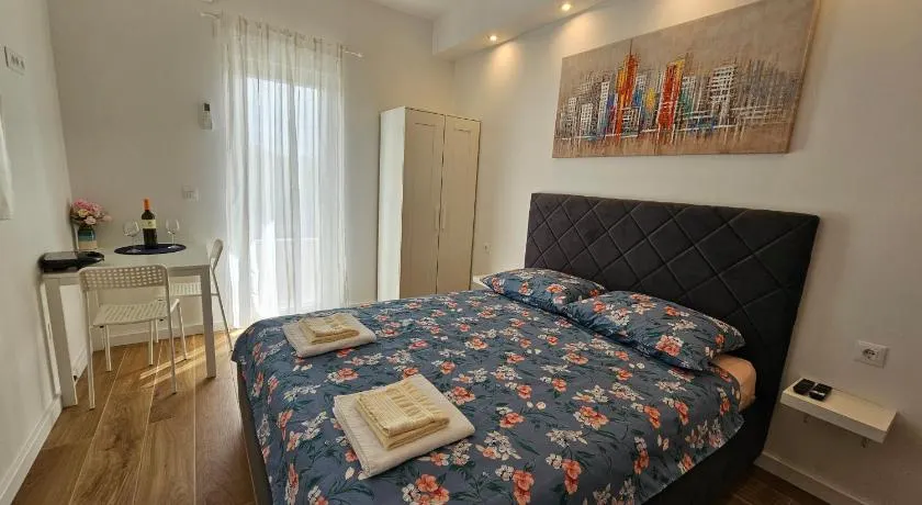 Room Ela - Image 1