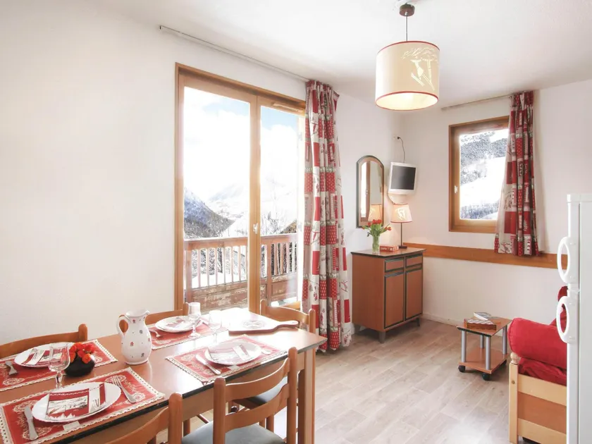 Traditional Apartment on the Slopes in St Jean D'arves - Image 1