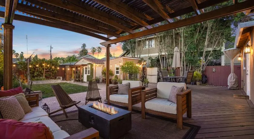 Relax in a Quaint Private and Cozy Guest House - Image 1