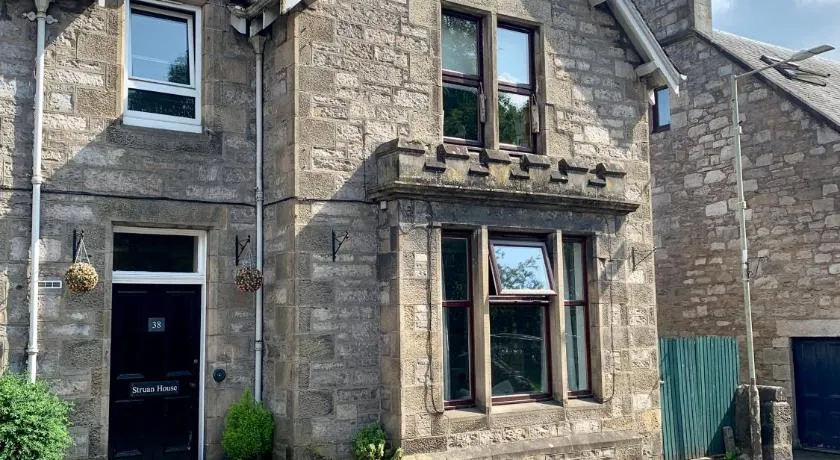 Flat 2 Struan house - Image 1