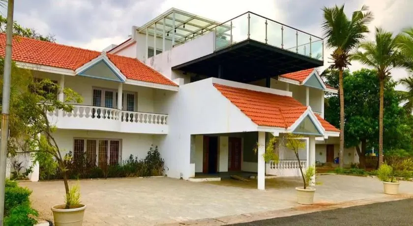 Royal Experiences Icon Beach House, ECR Sea Side Villa - Image 1