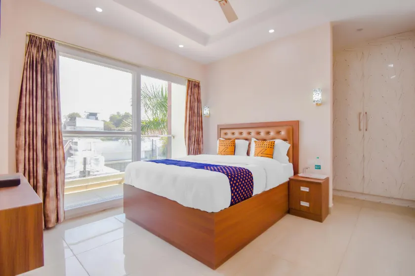 SPOT ON 79122 Divyshwari Residency - Image 1