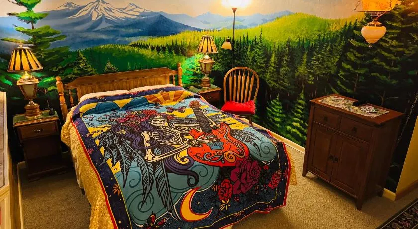 Itty Bitty Inn - Image 1