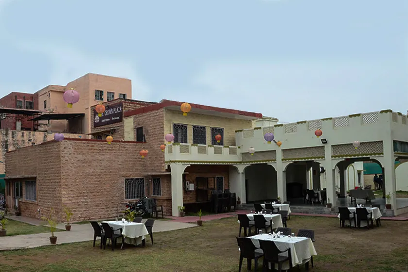 Collection O 4255 Day Night Guest House and Restaurant - Image 1