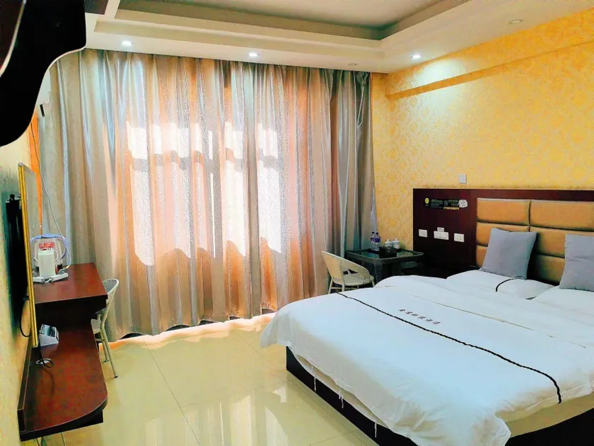 Golden Eagle Express Hotel (Qujing North Railway Station Branch) - Image 1