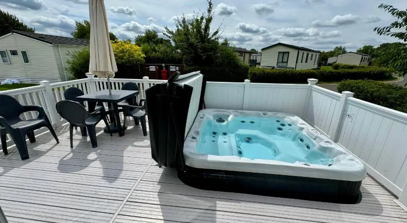 Paws Lodge, Hot Tub, Pet Friendly - Image 1