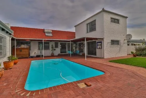 Milnerton Oak Lodge Home Away from Home! - Image 1