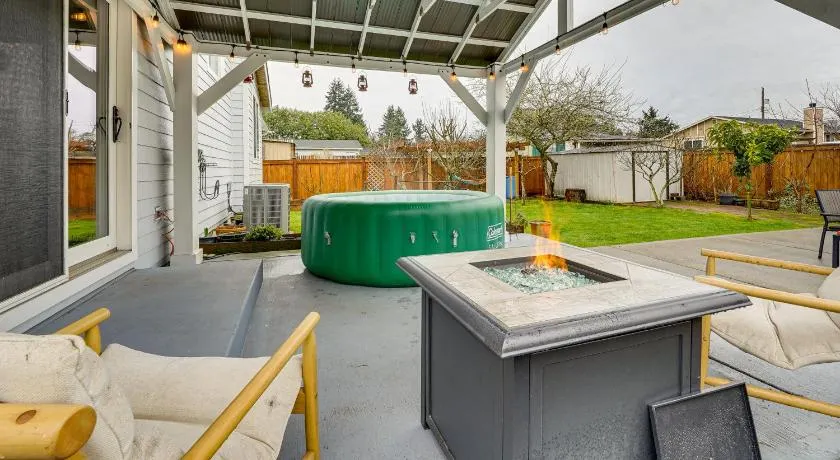 Patio Oasis! Contemporary Tacoma Hideout - Image 1